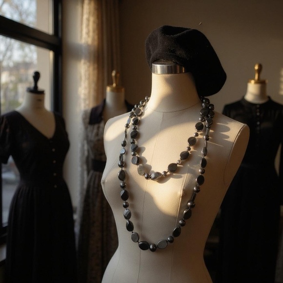 Large black faceted crystal double row necklace with silver clasp - Picture 3 of 7